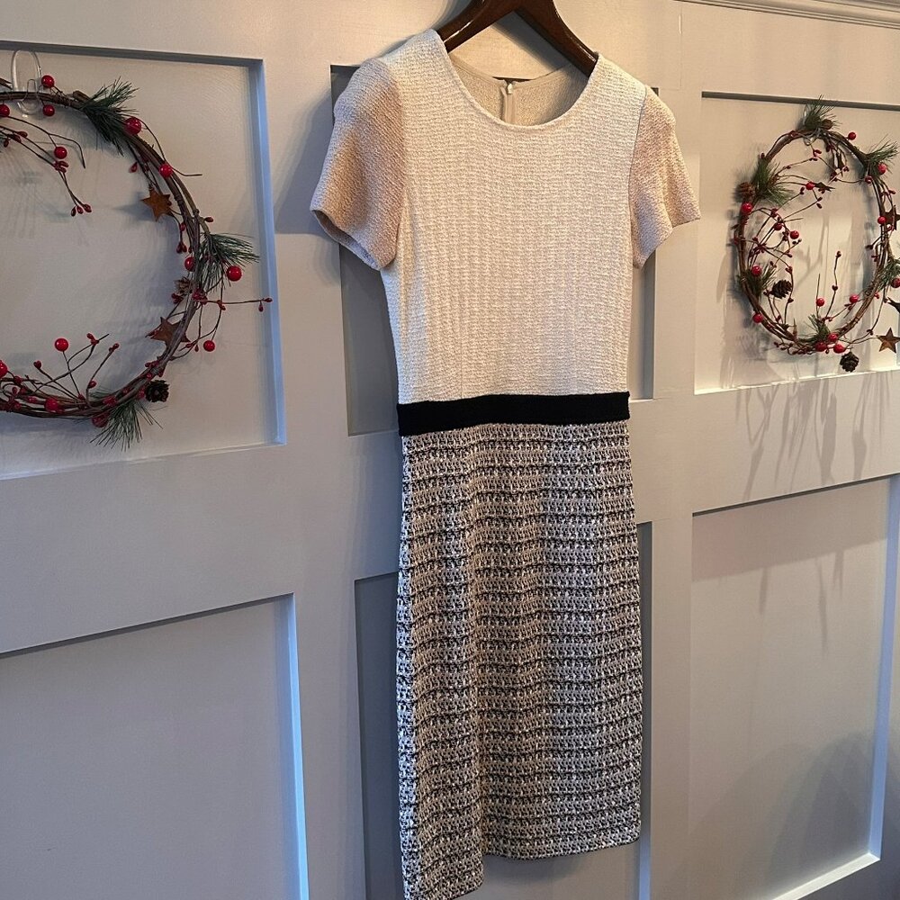 ✨ St. John Knit Dress Size 2 | Bouclé Colorblock | Classic Elegant Workwear ✨ - Picture 7 of 7